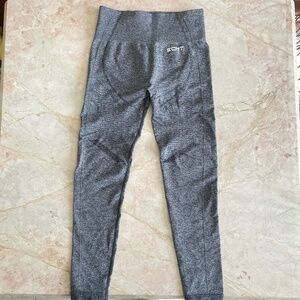 *NWOT* Grey ECHT seamless leggings